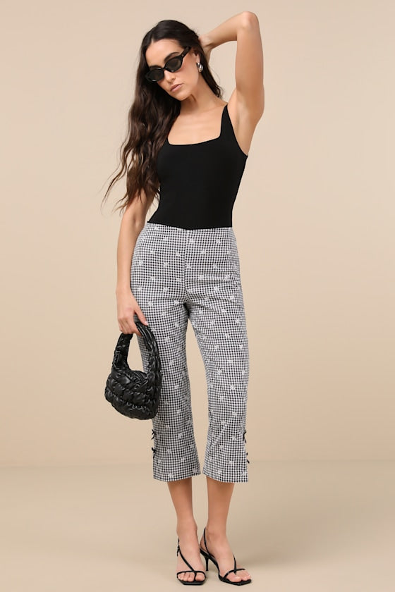 Zinni Black and White Gingham Embroidered Capri Pants