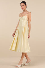 Paride Shiny Light Yellow Gathered Lace-Up Midi Dress